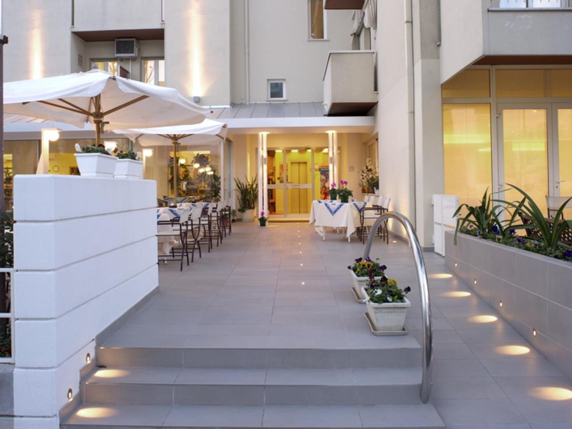 Hotel Nives ريتشوني المظهر الخارجي الصورة
