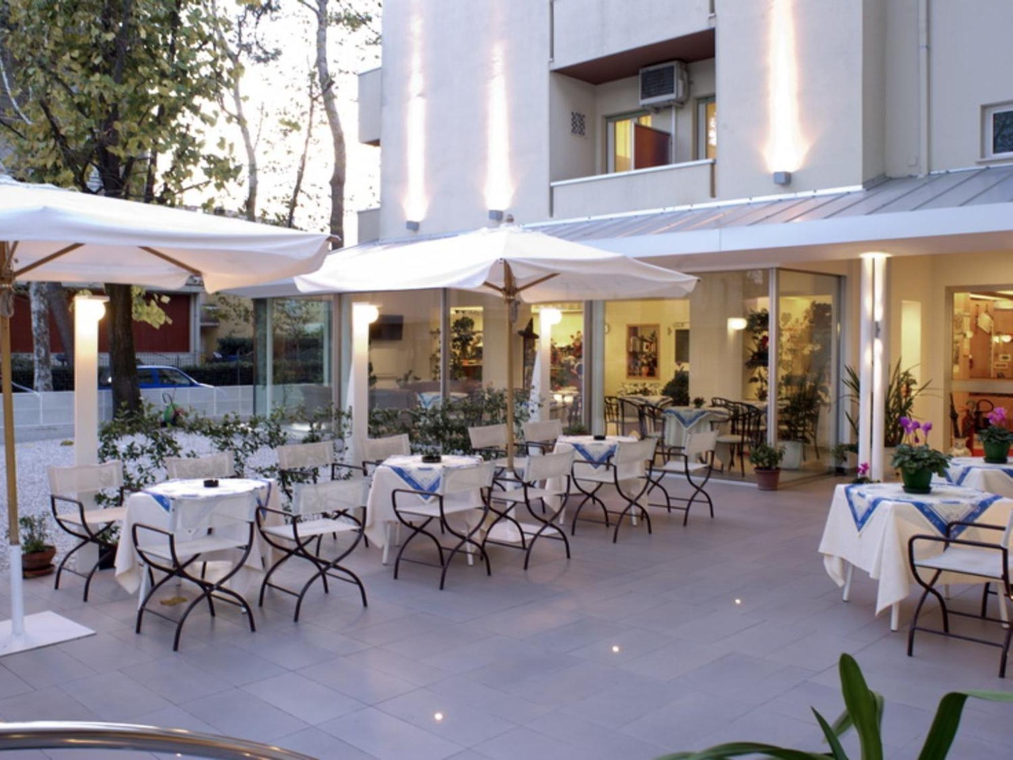 Hotel Nives ريتشوني المظهر الخارجي الصورة