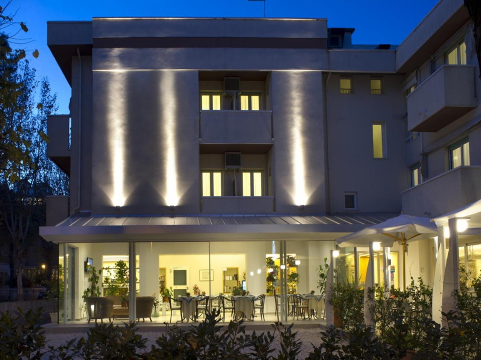 Hotel Nives ريتشوني المظهر الخارجي الصورة